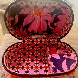 VERA BRADLEY “KISS ME” DESIGN JEWELRY CASE